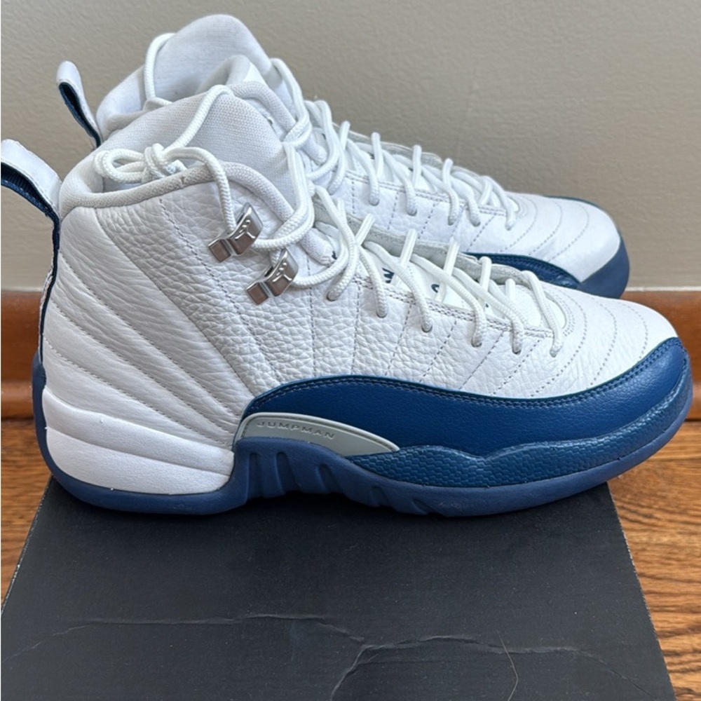 Size 6.5 Y Jordan White and Navy High-Top Basketball Sneakers
